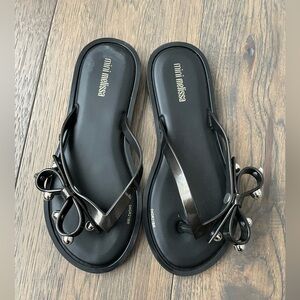 Mini Melissa Girls Black PVC Sandals with Metallic Bow, Sz 2, NEW